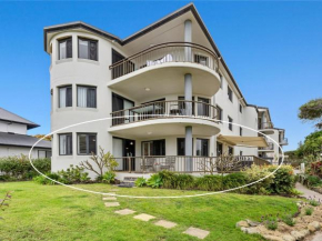 Shoreline 3 Beachfront Apartment, Hastings Point
